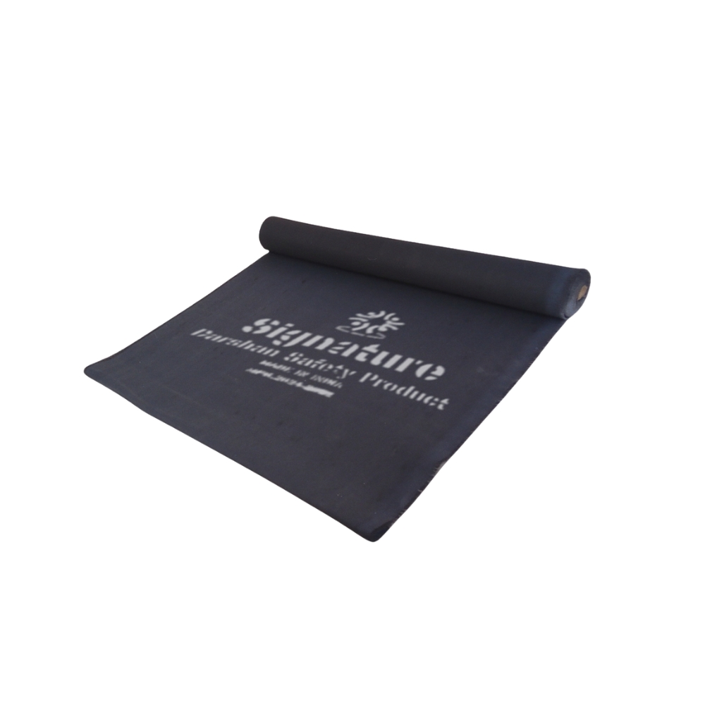 Graphite coated fiberglass fabric roll for welding blanket